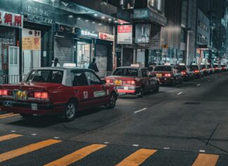 Zostawiony telefon w taxi: jak szybko i bezpiecznie odzyskać zgubę Zostawiony telefon w taxi: jak szybko i bezpiecznie odzyskać zgubę