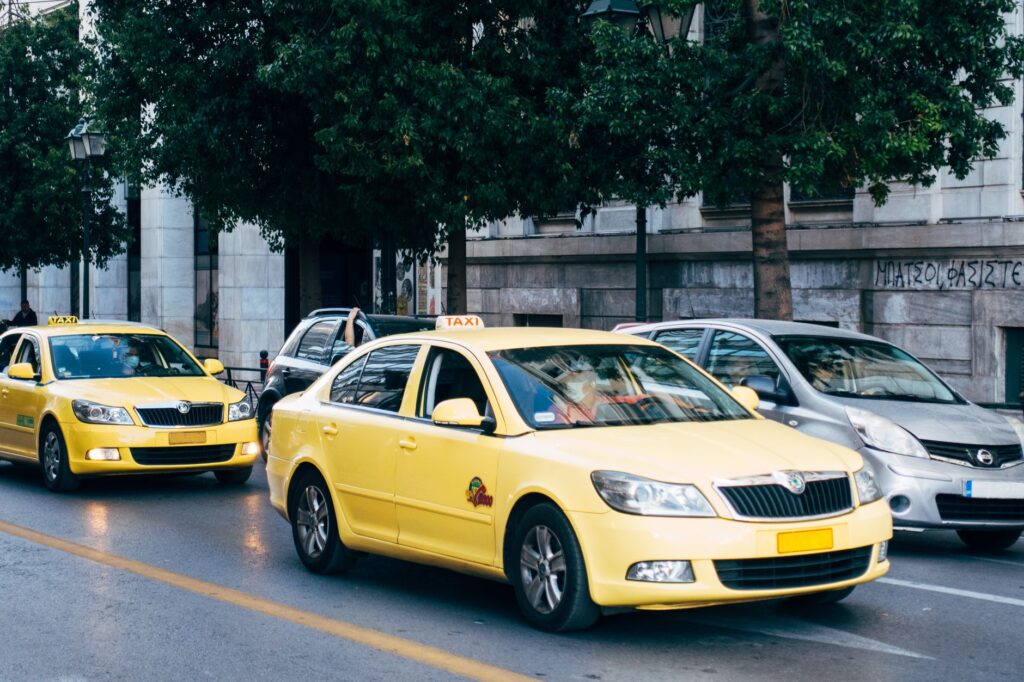 Zostawiony telefon w taxi: jak szybko i bezpiecznie odzyskać zgubę