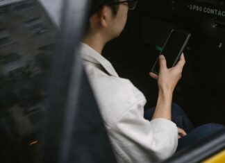 Kod PIN do rozpoczęcia kursu w aplikacji taxi – jak go włączyć i przed czym chroni?
